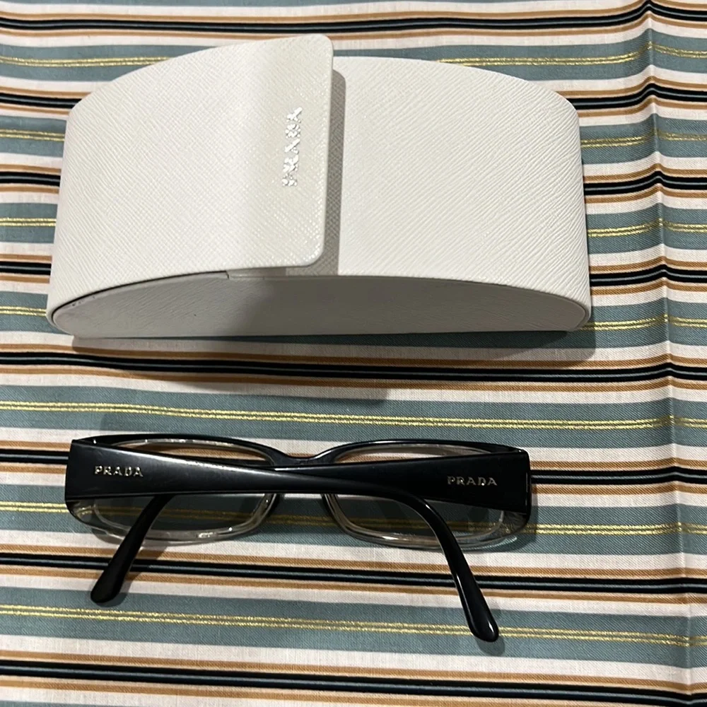 Prada - Picture 8 of 11